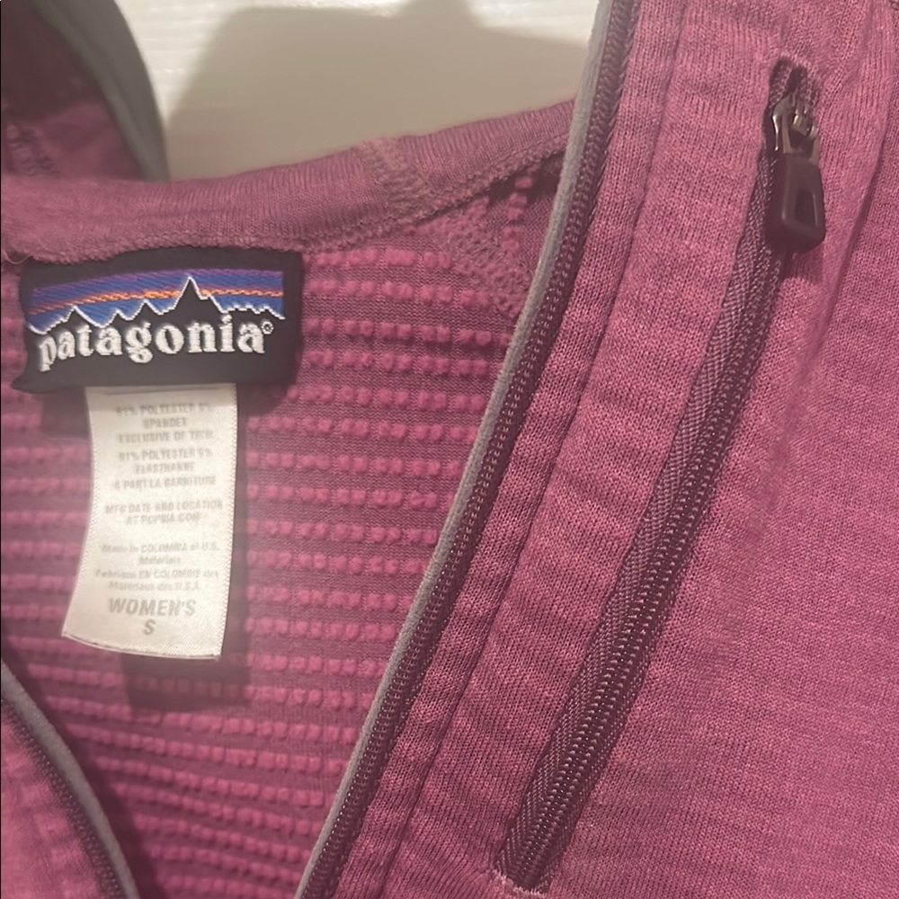 Patagonia Women's purple Pullover Top with hood - Picture 5 of 8